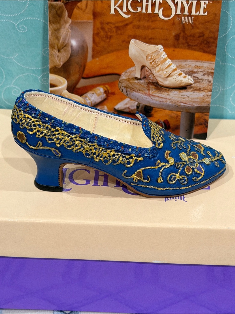 Just the Right Shoe “The Empress” #25012" (1998) Collectible Shoe